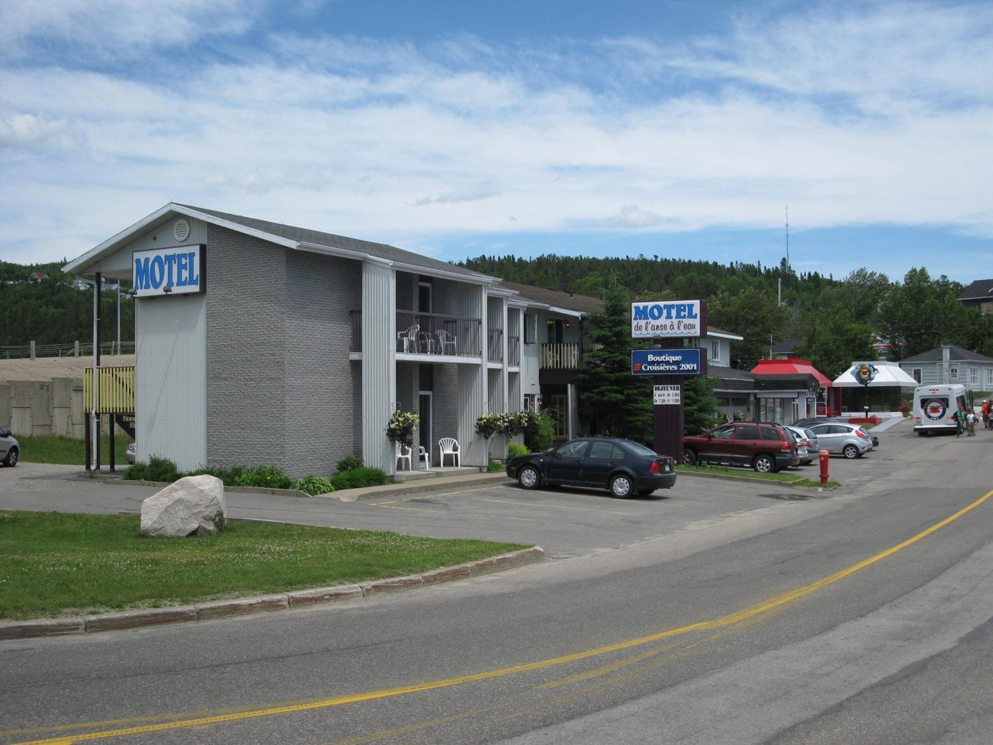 טאדוסאק Motel De L'Anse A L'Eau מראה חיצוני תמונה
